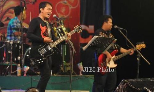 KONSER MUSIK : 36 Band Pelestari Koes Plus Gebrak THR Sriwedari