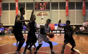 NBL 2014 : Diguyur Abu Vulkanik, NBL & WNBL Seri Solo Berakhir Prematur