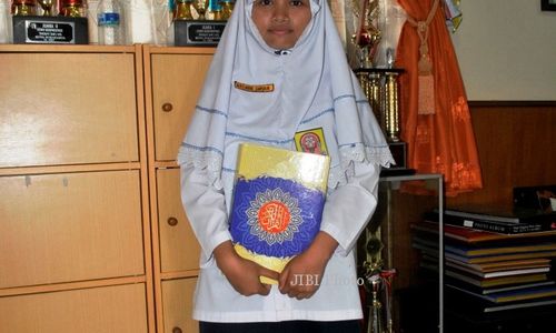 KISAH INSPIRATIF : 3 Tahun, Bocah SMP Solo Ini Hafal 13 Juz Alquran