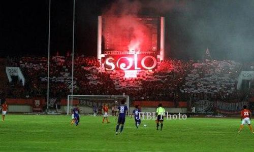 PERSIS SOLO VS PERSIKU KUDUS : Laskar Sambernyawa Menang 2-1 