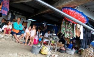 BANJIR JATENG : Ratusan Siswa di Kudus Belajar di Pengungsian   