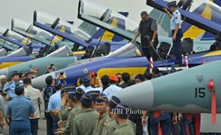 DAMPAK LETUSAN KELUD : Lanud Tertutup Abu, Pesawat Tempur TNI AU Selamat