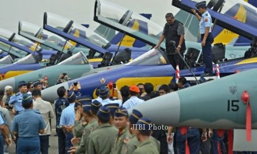 DAMPAK LETUSAN KELUD : Lanud Tertutup Abu, Pesawat Tempur TNI AU Selamat