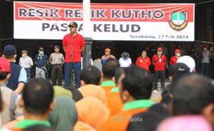 FOTO DAMPAK LETUSAN KELUD : Apel Resik-Resik Kutho