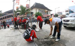 FOTO DAMPAK LETUSAN KELUD : Aksi Resik-Resik Kutho