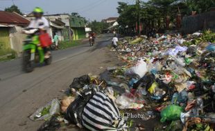 FOTO SAMPAH : Sampah Meluber