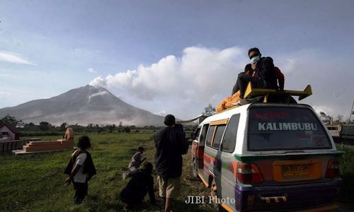 FOTO PENGUNGSI SINABUNG : Jumlah Pengungsi Gunung Sinabung Terus Bertambah