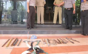 TAWURAN : Senjata Disembunyikan di Warung