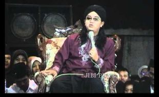 VIDEO USTAZ NGAMUK : Hariri di Hitam Putih Trans 7