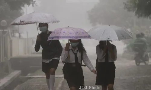 DAMPAK LETUSAN KELUD : Dua Orang Tewas di DIY, Ribuan Sakit