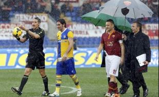 AS ROMA VS PARMA : Lapangan Tergenang Air, Laga Dihentikan