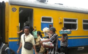 PENATAAN STASIUN JEBRES : Asongan Tetap Nekat, PT KAI Ancam Tutup Stasiun Jebres  Solo