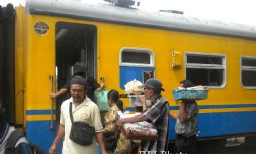 KA Logawa Tersandera 2 Jam Gara-Gara Pedagang Asongan Stasiun Jebres Solo