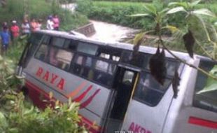 KECELAKAAN WONOGIRI : Inilah Kondisi Penumpang Bus Raya Solo-Pracimantoro yang Nyungsep ke Sungai