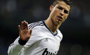 ATLETICO 0-2 REAL MADRID : RonaldoDilempari Korek Fans Atletico 