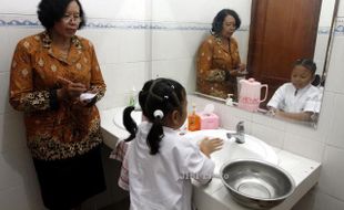 FOTO LOMBA DOKTER KECIL : Tes 7 Langkah Mencuci Tangan Yang Benar 