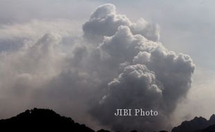 GUNUNG KELUD : Embusan dan Tremor Masih Terjadi