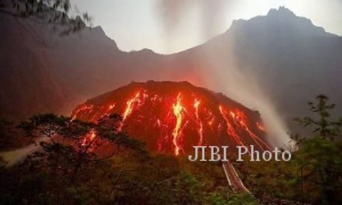 GUNUNG KELUD MELETUS : Neptu "Wage" Diyakini sebagai Saat Keramat bagi Kelud