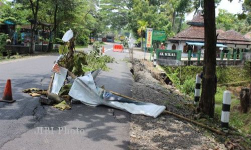 Jalan Playen-Gading Amblas, Satu Lajur Ditutup