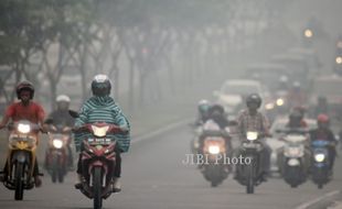 KABUT ASAP SUMATRA : Bandara Pekanbaru Kembali Tertutup Kabut Asap