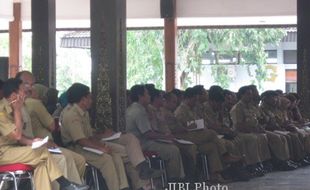 “UU Desa, Jalan Tol Menuju Penjara”