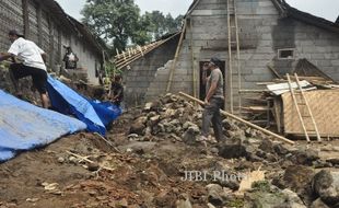  LONGSOR BOYOLALI : Rawan, Rumah Korban Longsor Dibongkar Total