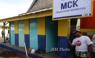 FOTO GUNUNG SINABUNG : Sarana MCK Pengungsi Sinabung