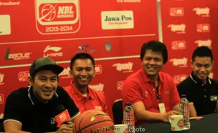 FOTO SPEEDY NBL INDONESIA 2013-2014 SERI SOLO : Jumpa Pers