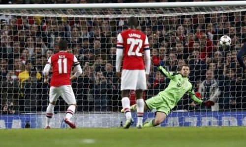 ARSENAL 0-2 BAYERN : Neuer Sebut Hafal Cara Oezil Eksekusi Penalti