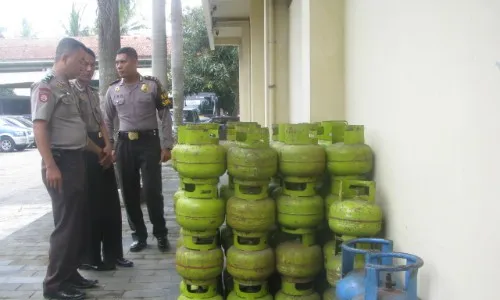 Polisi Gerebek Markas Penyuntikan Gas Di Bantul