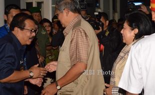 FOTO GUNUNG KELUD MELETUS : Presiden di Madiun