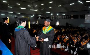 WISUDA UTP : UTP Mewisuda 463 Sarjana