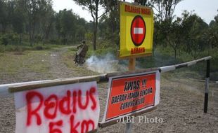  FOTO GUNUNG KELUD MELETUS : Terobos Zona Bahaya