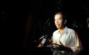 HARI BURUH 1 MEI : May Day, Jokowi Jenguk Buruh Terkapar di Rumah