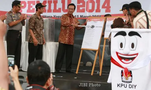 FOTO PEMILU 2014 : Simulasi pencoblosan surat suara 