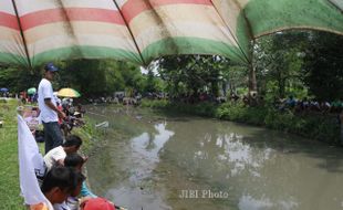 FOTO PEMILU 2014 : Memancing Saat Kampanye Terbuka Caleg DPRD