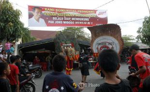 FOTO JOKOWI CAPRES : Dukungan Pedagang Klitikan Notoharjo