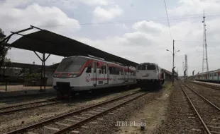 TRANSPORTASI SOLO : PT KAI Gandeng Damri Sinergikan Transportasi