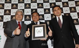 FOTO PENGHARGAAN TRIPADVISOR 2014 : The Sunan Hotel,  Top 25 Hotels For Families