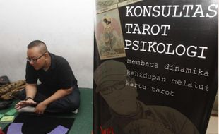 FOTO KONSULTASI TAROT PSIKOLOGIS : Meramal nasib