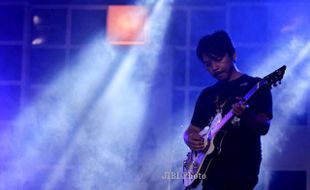 FOTO JAVA JAZZ FESTIVAL 2014 : Aksi Panggung Dewa Budjana 