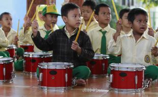 FOTO TK AISYIAH BUDI MULIA : Ekstrakuliler Drum Band