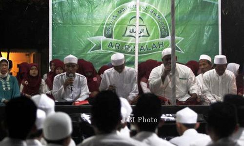 JOKOWI CAPRES : Ibunda Jokowi Gelar Doa dan Selawat