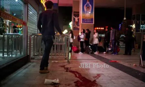 Kelompok Pria Berpedang Habisi 29 Orang di Stasiun KA   