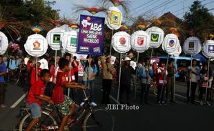 FOTO CAR FREE DAY : Ajak Pemilih Pemula Ikut Pemilu