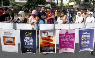 FOTO CAR FREE DAY : Poster Dakwah Islam Dipamerkan