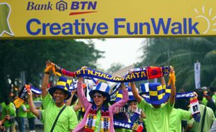 FOTO HUT KE-64 BANK BTN : Creative Fun Walk Meriahkan HUT BTN