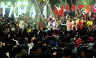 FOTO TAMAN MUSIK CENTRUM : Java Jive Hibur Pengunjung Taman