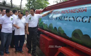 FOTO TAMAN SEMANGGI : Toyota Astra Dukung Taman Jakarta