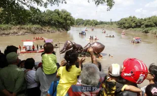 FOTO FESTIVAL GETHEK SOLO : Warga Saksikan Ketangguhan 31Gethek